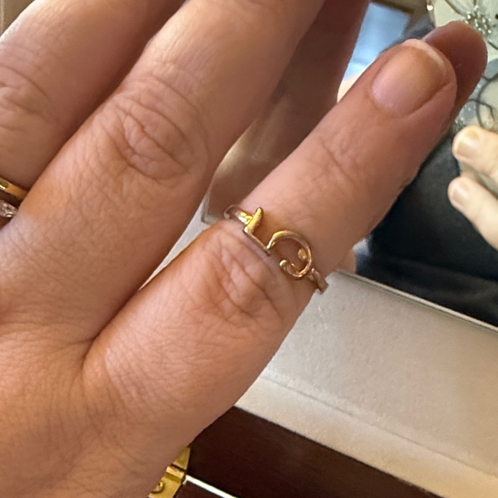 Elegant Gold-Tone 5 Ring